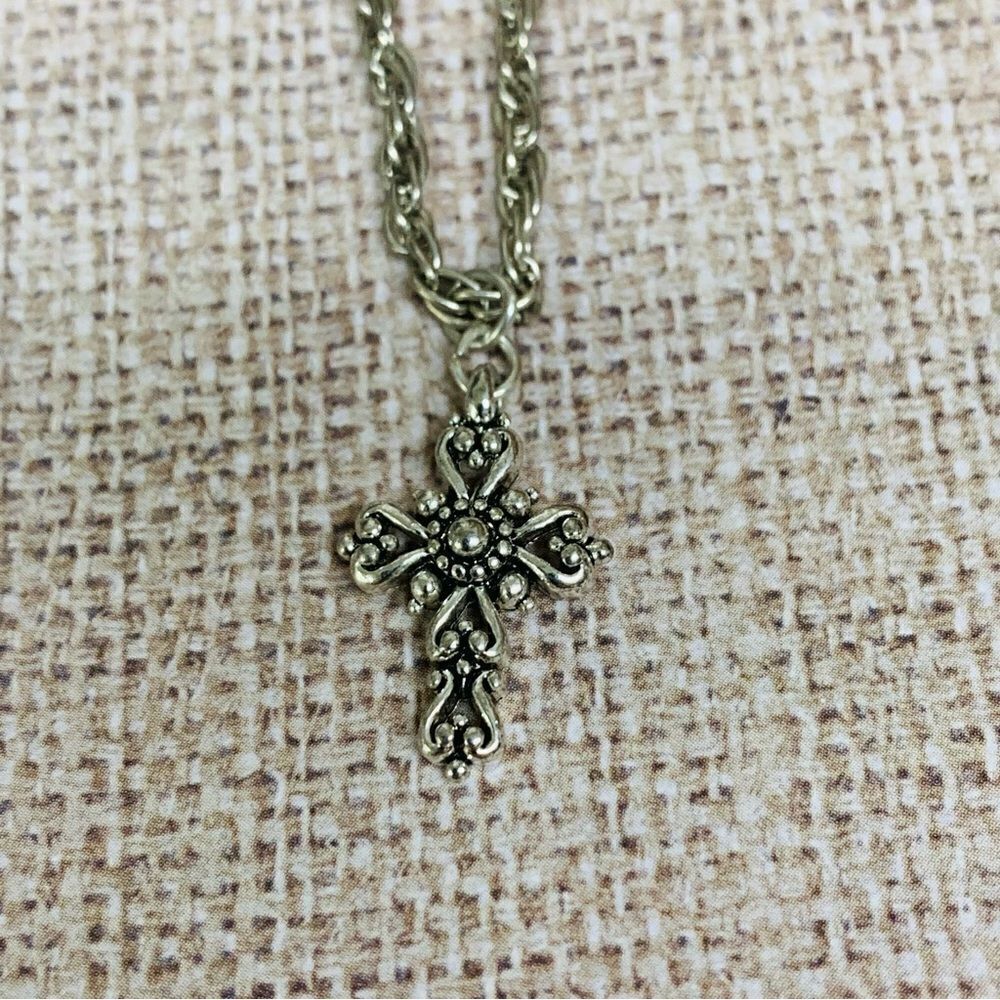 Silver Scroll Work Cross Necklace‎